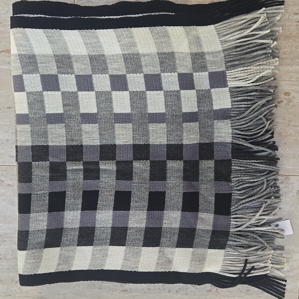 New Bloomingdale's AQUA Unisex Plaid Scarf